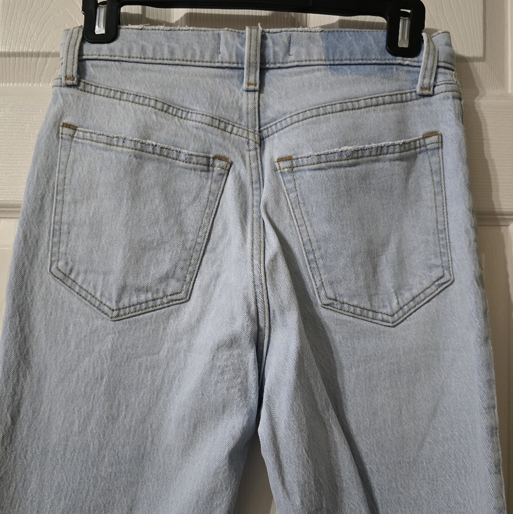 Abercrombie & Fitch Ultra High Rise 90s Straight Jeans, Light Destructed Wash. - Picture 9 of 12